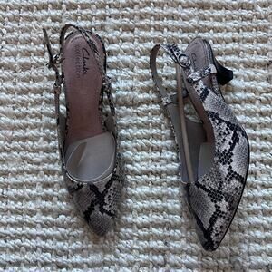 Clarks Kepley Pump Sz 9.5 Wide
